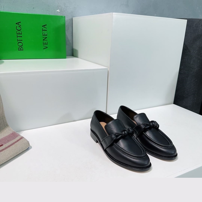 bo*te*ga Ve*ne*ta leather shoes